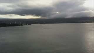 preview picture of video 'Afternoon Clouds and Waves at Hilo Bay, Hawaii (time-lapse)'