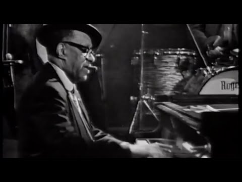 Willie "The Lion" Smith plays James P. Johnson's "Carolina Shout"