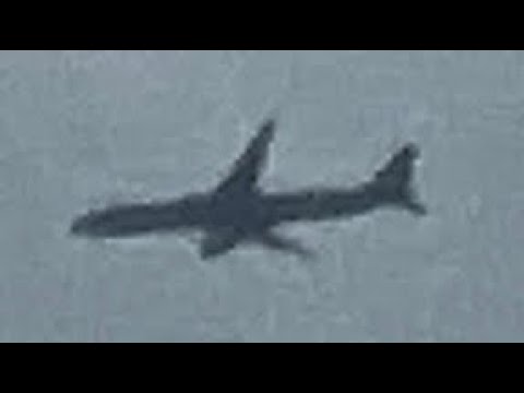 American Airlines Boeing 777-323(ER) (AA245, N717AN) landing to JFK Airport over my house from FCO