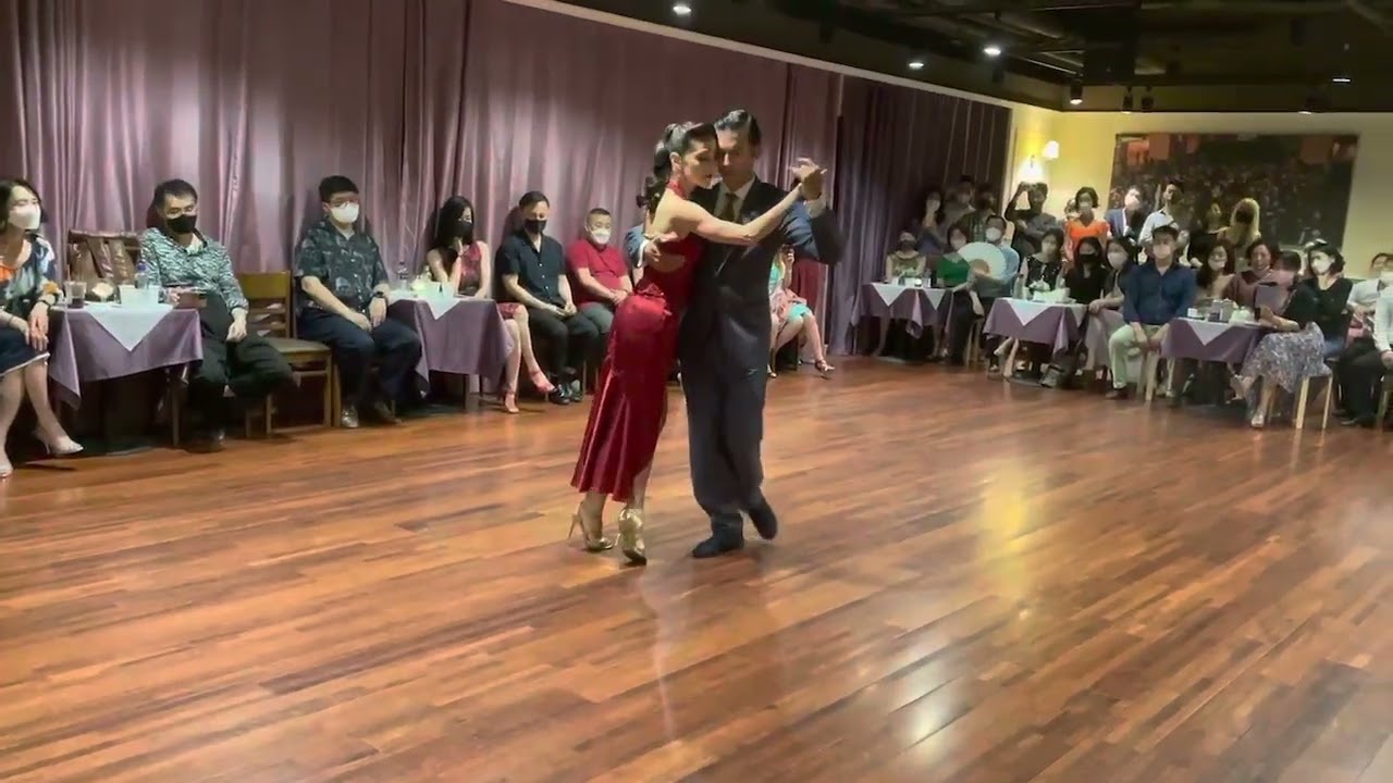 Pelin and Miguel Calvo - Milonga Luminoso - 01 Barro