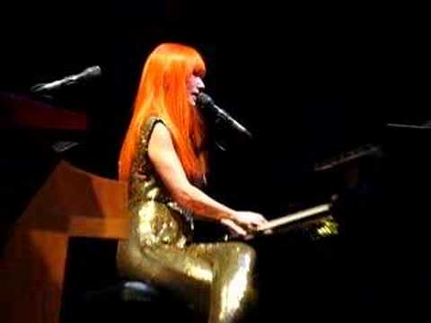 Tori Amos Vancouver 12-03-07 Canada Improv