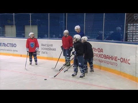 Журналисту ОТРК «Югра» дети дали урок хоккея