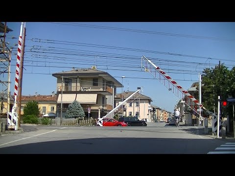 Spoorwegovergang Novara (I) // Railroad crossing // Passaggio a livello