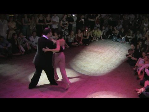  Cecilia Berra  and  Horacio Godoy  are  dancing  to  the  tango  "  La Tablada  "