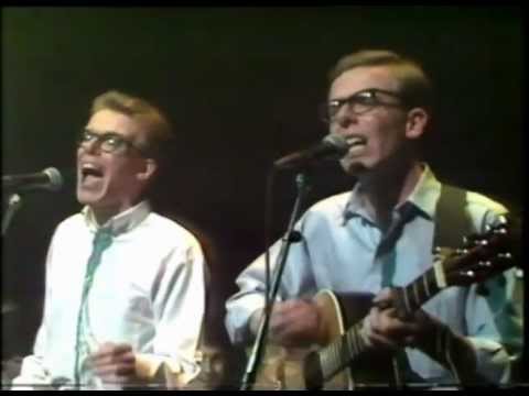 Proclaimers : Throw the R Away - Live on The Tube (debut performance)
