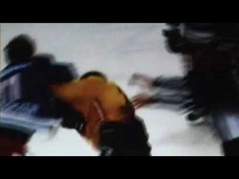 Hockey Fight: Benjamin Bregenzer (Ritten Sport) vs. Thomas Trenker (HC Pustertal) [03.12.09]