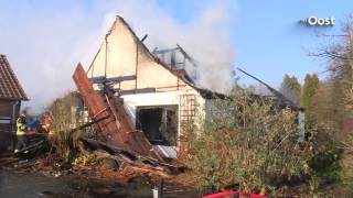 preview picture of video 'Grote brand in Beerzerveld onder controle, boerderij volledig verwoest'