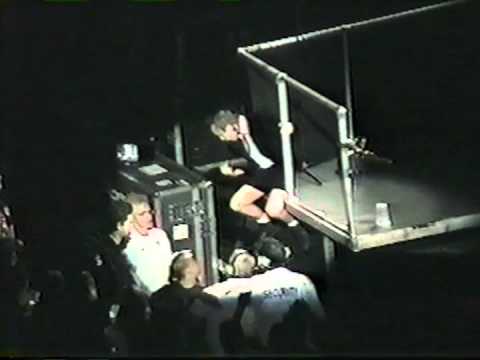 Idiot throws beer at Angus Young of AC/DC [Phoenix, AZ, Sep. 13, 2000]