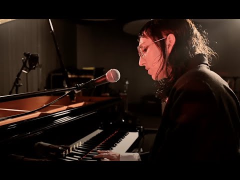 Jessica Winter performs "I Think You're Going To Hurt Me" for The Line of Best Fit