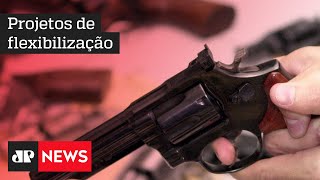 Bolsonaro defende aumento de armas no país e promete novos decretos para atiradores