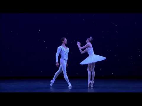 JEWELS - Diamonds Pas de Deux (Olga Smirnova & Semyon Chudin - Bolshoi Ballet)
