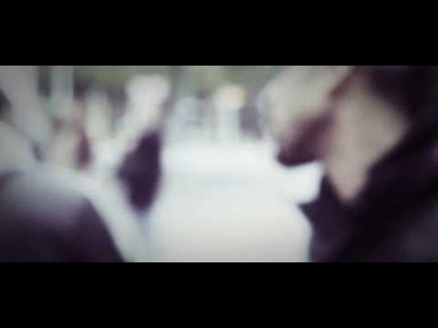 R3ality: rol een assie op deze official clip 2013