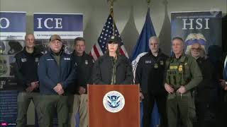 Omicidio a Minneapolis, Kristi Noem difende gli agenti ICE: “La donna voleva investirli, atto ...