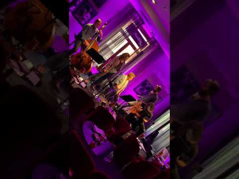 Algo Contigo (con Sandra Carrasco) Ensayo