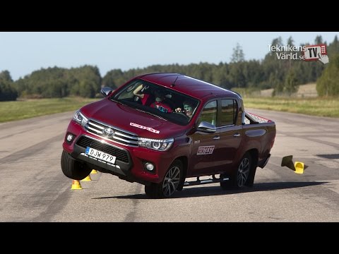 Toyota Hilux 2016 falla en la prueba del alce