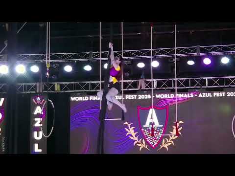 Aerial Silks - BIANCA OLIVA - EL CALAFATE ACROBACIA AEREA