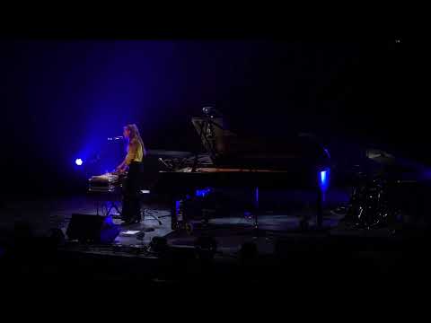 Lisa Morgenstern at Iceland Airwaves 2018 – Prituri se Planinata