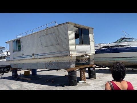 BUYING A HOUSEBOAT!!!! (Maybe)