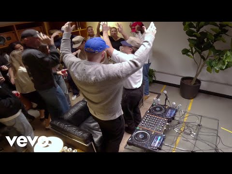 LF SYSTEM - Meet Me In The Middle (Live from About:Blank, London)