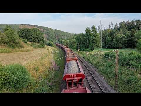 SOUND: BBL Ost-V100 Doppeltraktion mit schwerem Bauzug unter Vollgas auf der Steigung bei Dillbrecht