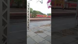preview picture of video 'Rajadhani express halts at Padugupadu PGU railway station at Kovur Indian Railways and SCR BZA'