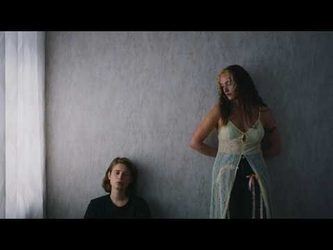 néomí - It's Never Easy (Leaving Someone Behind) (official video)