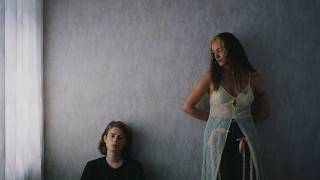 néomí – It’s Never Easy (Leaving Someone Behind)