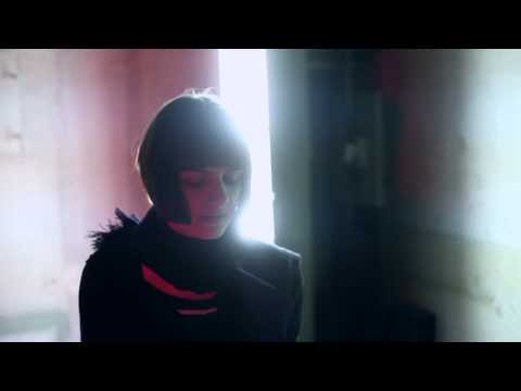 Bedroomdisco TV: Lisa Freieck - 'Display Dummy' akustisch