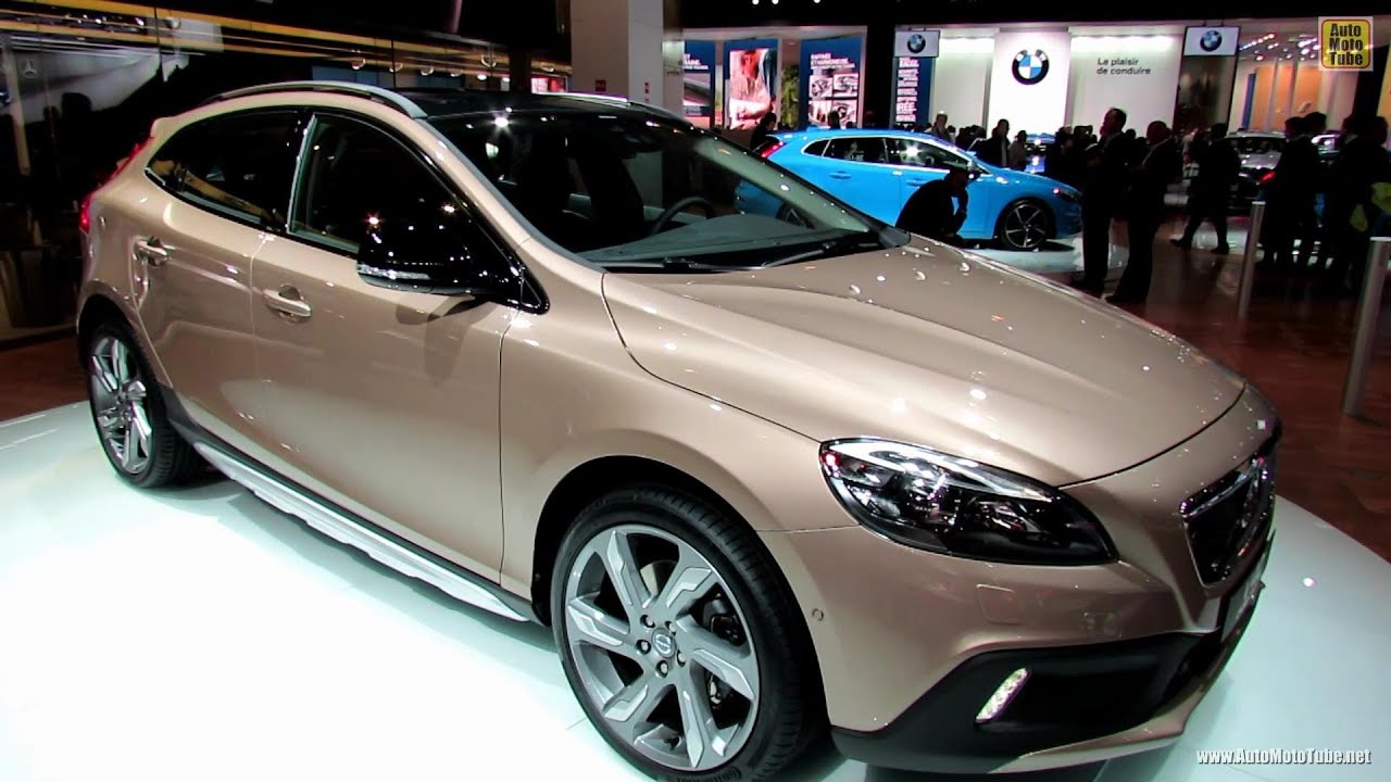2013 Volvo V40 Cross Country - Exterior and Interior Walkaround - Debut at 2012 Paris Auto Show
