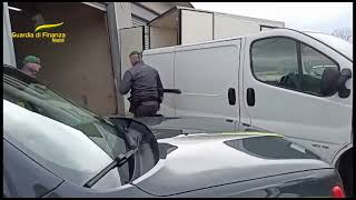 la-finanza-sequestra-1-3-tonnellate-di-sigarette