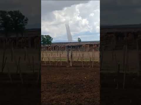 Tornado visto  ontem perto de Fraga, na província de San Luis, Argentina.