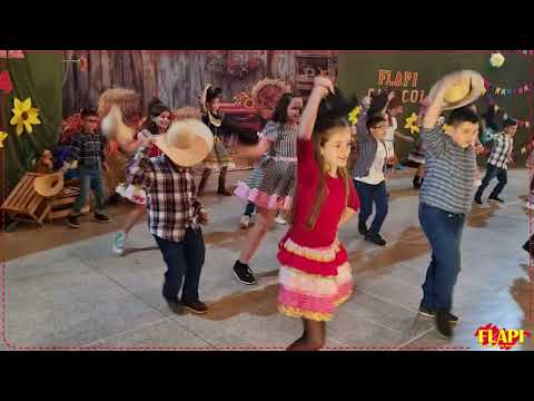 Turminha do 4º Ano na Festa Junina 2024 do Flapi e Caracol