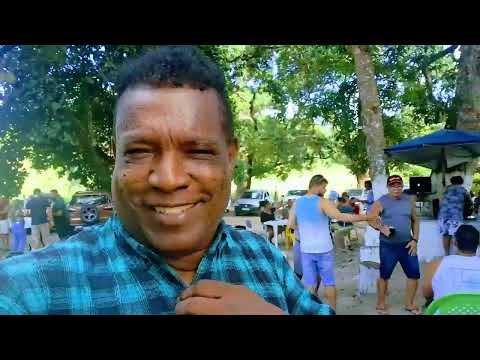 Dhonis gomes cantor  fazes  um show  cidade  lamarao . Bahia  
