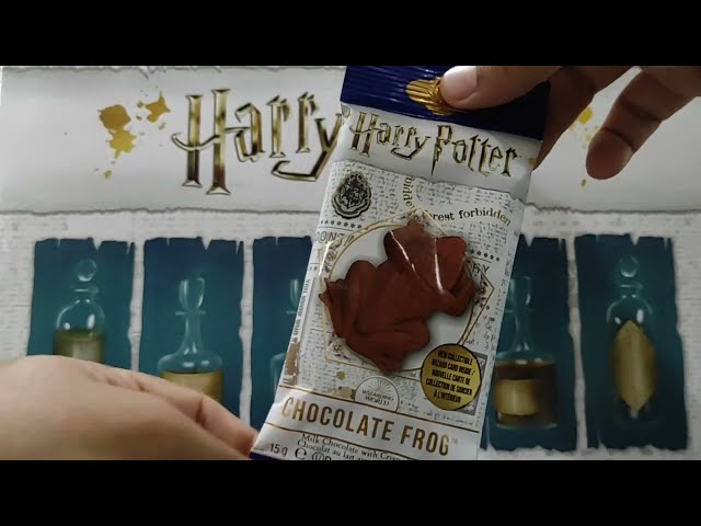 Vídeo relacionado con The Carat Shop Harry Potter Chocolate Rana, Gafas de Harry y giratiempos Stud Pendientes Conjunto