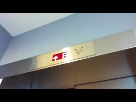 Montgomery (modernized by MEI) Hydraulic Elevator @ TopShop (former Borders) Chicago IL