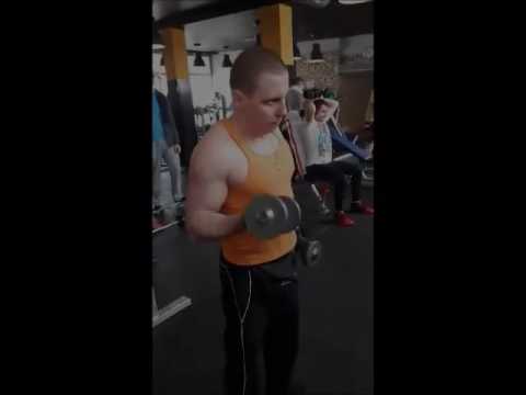 Ćwiczenia mięśni ud nóg Sergey Dmitriev kulturystyka