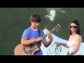Супер игра на гитаре Guy playing guitar for people 