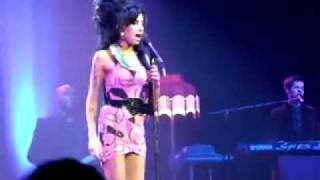 Wake Up Alone live at Zenith in Paris - Amy Winehouse