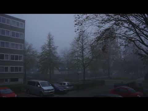 Uma vista matinal nebulosa do meu quarto①