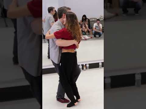 Sacadas de perna dance demonstration - forro