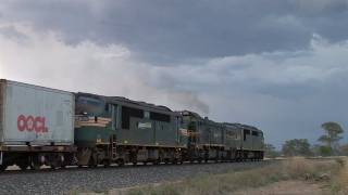 preview picture of video 'Aussie Freight Trains: PN Container Train at Murchison East.  Fri 10/02/12'