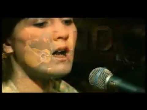 Meic Stevens a Cate Le Bon yn canu'r gân Bibopalwla y Delyn Aur