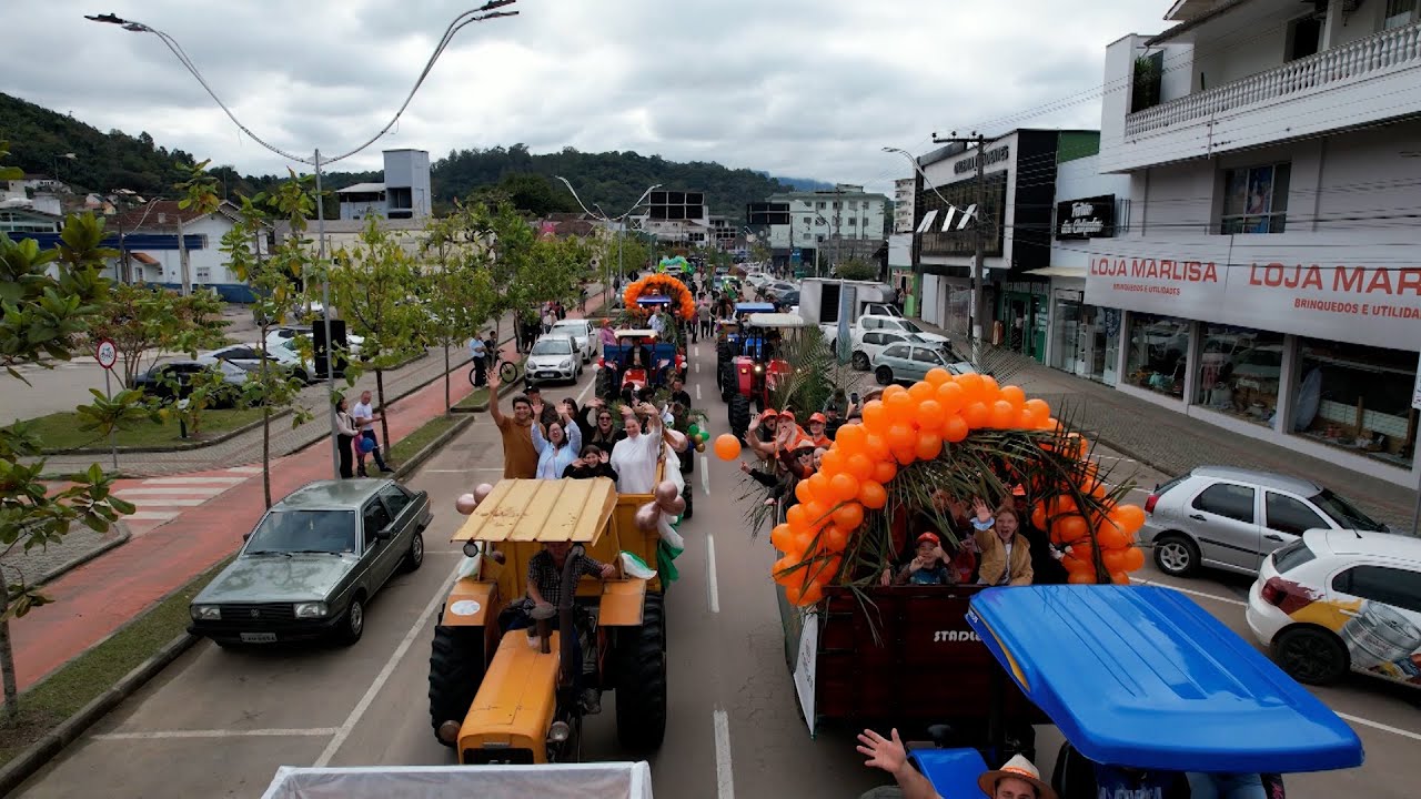 SCHÜTZENFEST em Ibirama. Desfile reúne agricultores e motoristas no Vale Norte