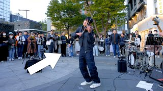 Download lagu 急にバイオリンでハウルの動く城 を弾いたら外国人たちが驚いた - 人生のメリーゴーランド mp3