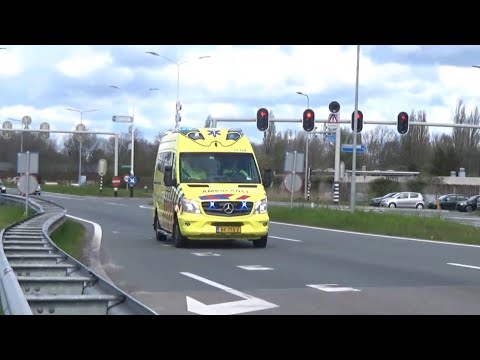 Verschillende Ambulance met spoed onderweg in Krommenie en Wormerveer
