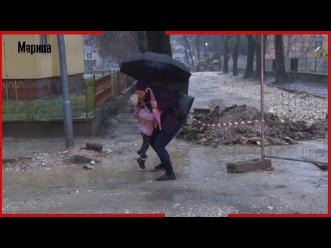 Водният цикъл разкопа улици в "Захарна фабрика" за почти година