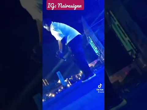 Wande Cola doing the crip walk while performing on stage #wandecoal #blackdiamond #wc