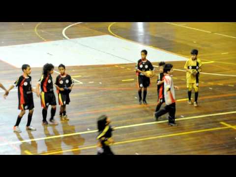 Cumprimentando a adversário após o jogo- Danadinhos 5 x 1 100%  Familia.AVI