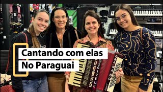 Louvando na Deus na loja de instrumentos no Paraguai, Deus preparou vários irmãos para cantar juntos