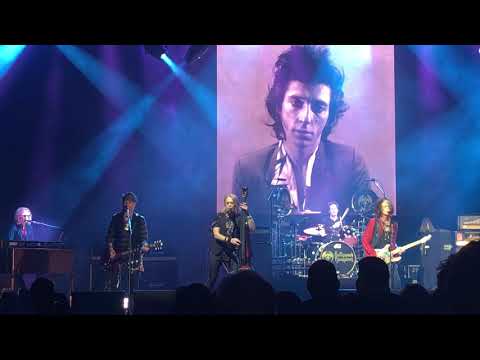 Hollywood Vampires - You Cant Put Your Arms Around a Memory - CA, USA